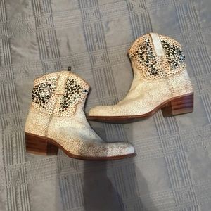 Frye leather studded boots. Size 7. EUC.